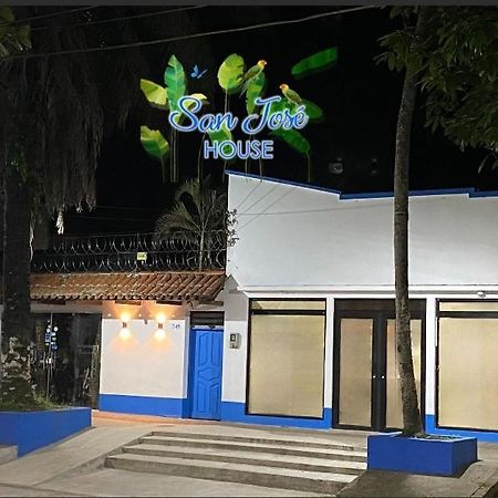 San Jose House Hotel Leticia Ngoại thất bức ảnh